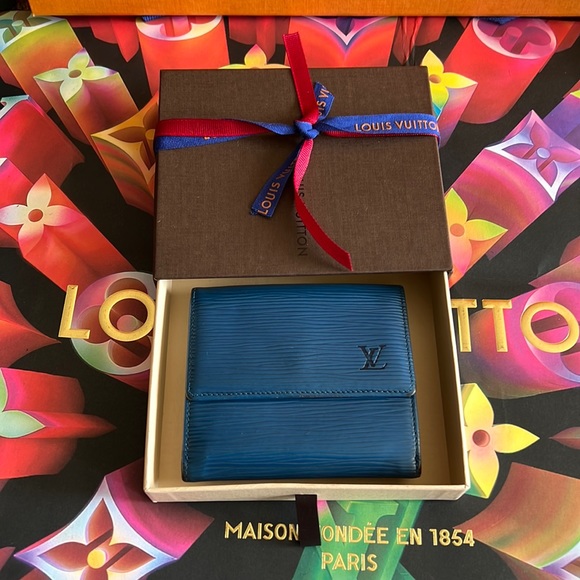 Louis Vuitton Other - Authentic Louis Vuitton epi wallet unisex